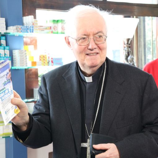 Cesare Nosiglia in farmacia
