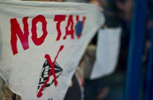 Nuovo blitz dei No Tav, occupati i binari della linea ferroviaria Torino-Modane