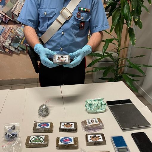 Trovati oltre un chilo e 200 grammi tra ecstasy, marijuana e hashish