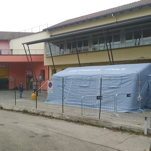 l'esterno dell'ospedale San Lorenzo di Carmagnola