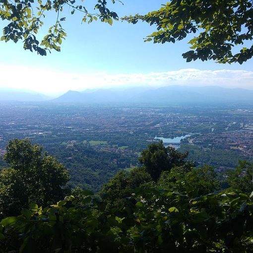 I sentieri collinari di Torino raccolti in una mappa aggiornata per i turisti in transito