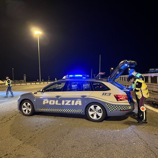 Controlli della stradale sulla tangenziale: 9 patenti ritirate nella notte tra sabato e domenica