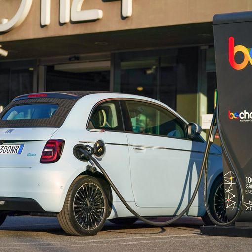 La 500 elettrica &quot;scalda i motori&quot;: già 13mila pre-ordini dal mese di marzo. &quot;Sarà leader nel mondo&quot;
