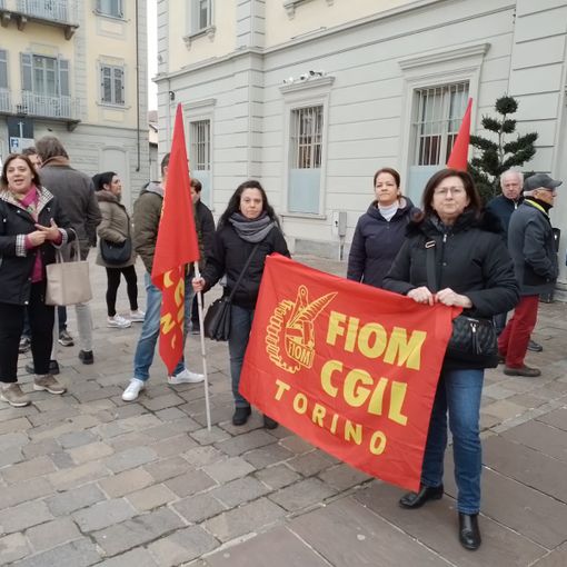 Storie della crisi Delgrosso: una donna separata con tre figli, marito e moglie entrambi dipendenti