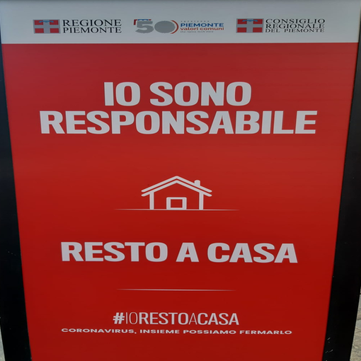#Iorestoacasa, striscione sul palazzo della Regione in piazza Castello