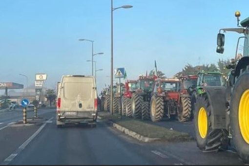 coda di trattori al casello