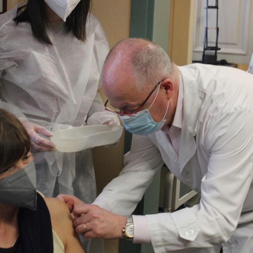 Covid, al via il 3 giugno le vaccinazioni nelle aziende. E il 5 sera spazio ai giovani per la Open night vaccinale per la fascia 18-28