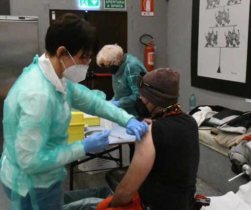 Vaccini, oggi 42.231 somministrazioni in Piemonte: poche più di 35mila le terze dosi