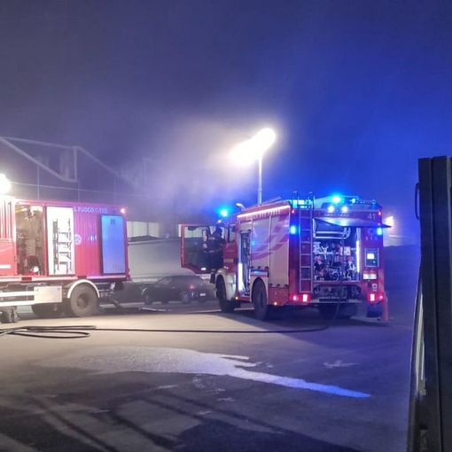 vigili del fuoco in azione a nichelino