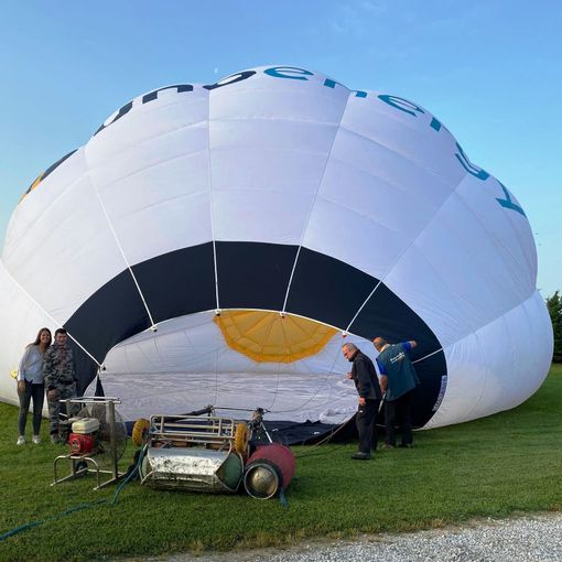 Il 27 agosto vola in solidarietà al cospetto del Monviso
