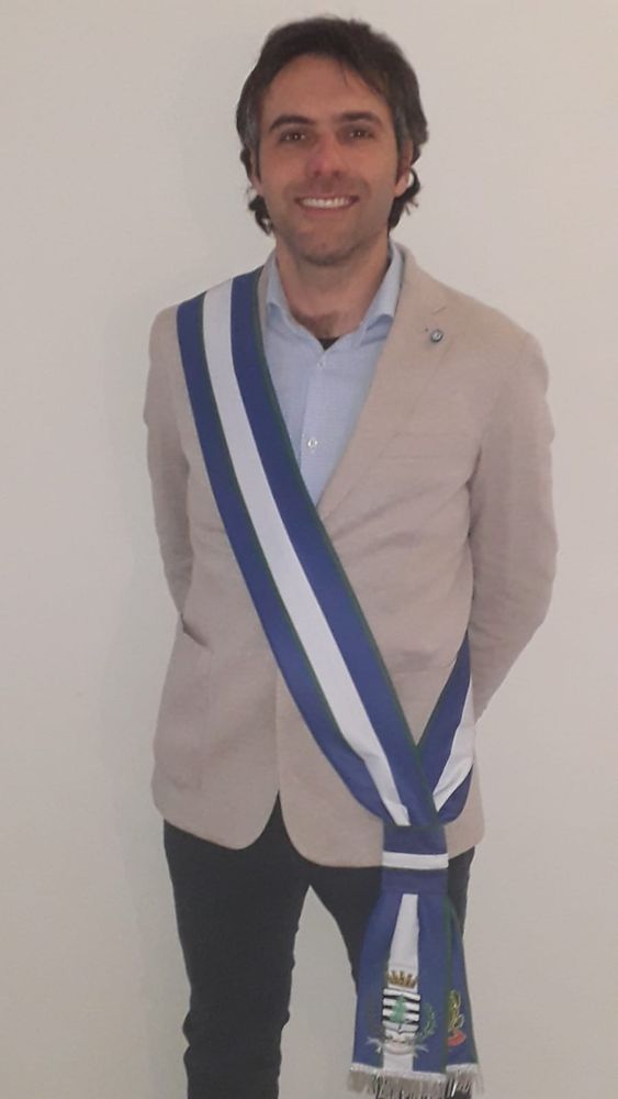 Il presidente Luigi Carignano con la nuova fascia Il presidente Luigi Carignano con la nuova fascia