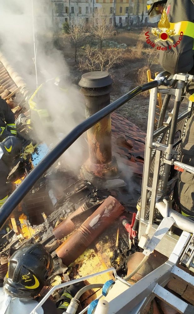 Incendio tetto via Coletto a Sangano