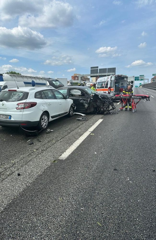 Tangenziale chiusa in direzione Milano Tangenziale chiusa in direzione Milano
