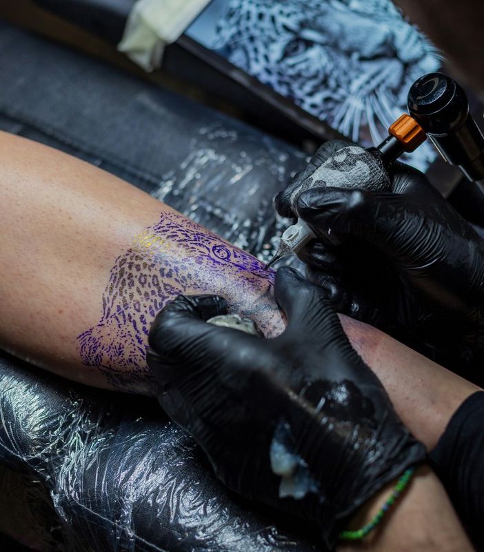 Meglio la Macchinetta Rotativa o a Bobina? Una Guida alla Scelta delle Tattoo Supplies Perfette