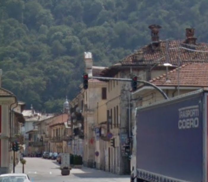 La Città metropolitana promette nuovo asfalto a Cavour in via Gerbidi e via Dante