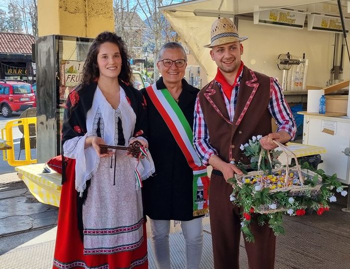 Il Frutasè e la Frutasera prendono la guida di Cumiana per il Carnevale