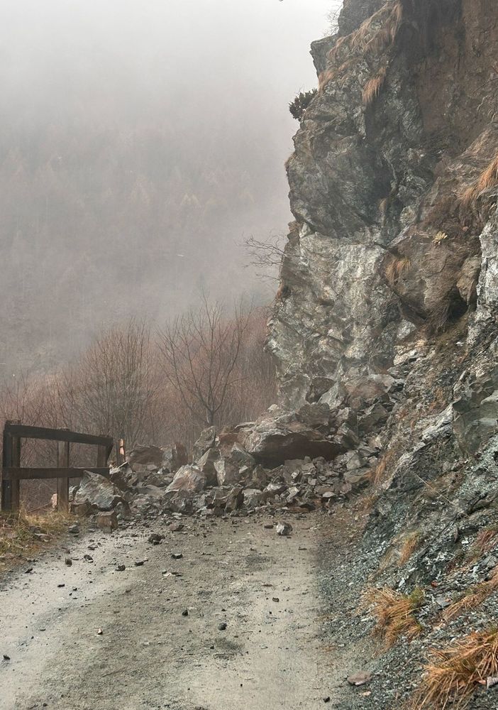 La frana che blocca la pista