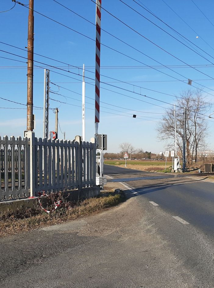Il passaggio a livello sulla Sp 139 ad Airasca
