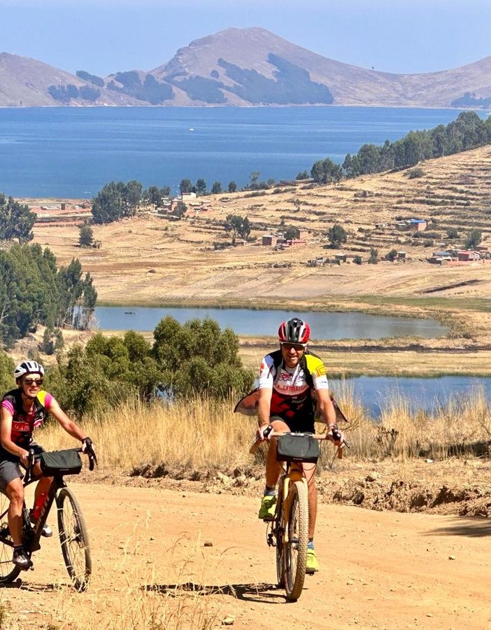 Odino e Bertalot nella loro pedalata sulle Ande