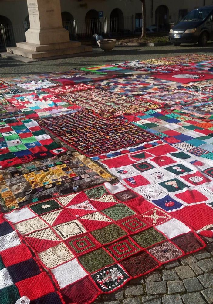 Le coperte della solidarietà per i senza fissa dimora aiutano anche i servizi sociali di Bricherasio