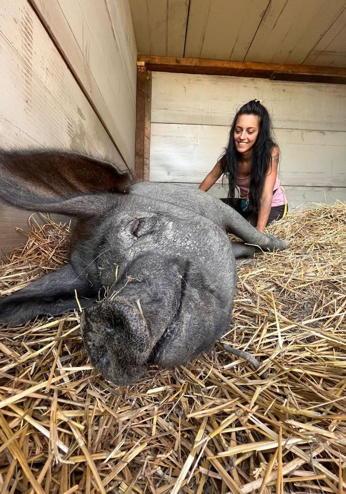 Jessica Blandi con uno degli ospiti del Centro Stalli di Buriasco
