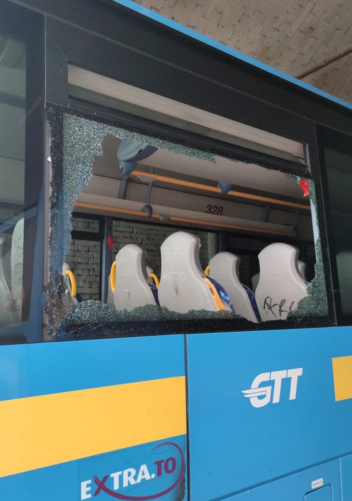 Bus gtt con vetro rotto