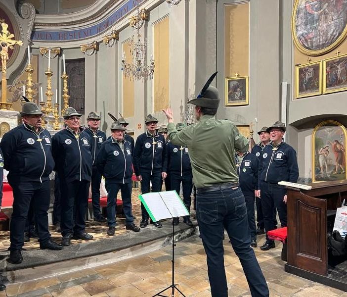 Il Coro dle Piase che si esibirà al ventennale del Seminario missionario diocesano di Pinerolo