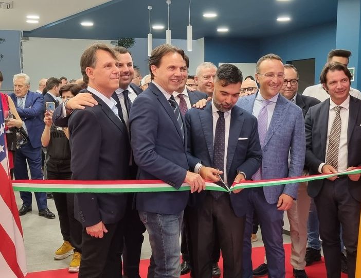 Antonio Graziano taglia il nastro per inaugurare il nuovo polo