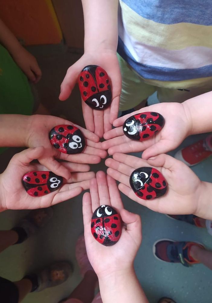A Cavour si ‘va per sassi’ con i bambini della scuola dell’infanzia