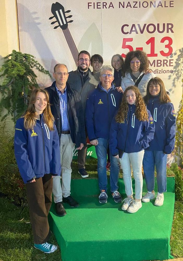 Alcuni componenti del gruppo di giovani, con il presidente della ProCaovur, il sindaco e altri esponenti dell’Amministrazione