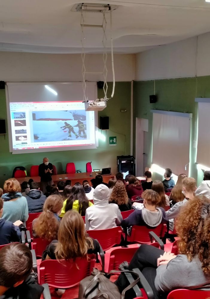 Uno degli incontri di ‘Alla scoperta del mondo del lavoro’ alle medie di Cavour