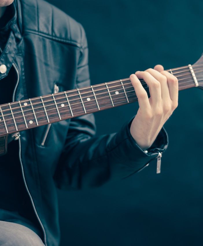 Ultima occasione a Torre Pellice per far musica e spesa fino a mezzanotte