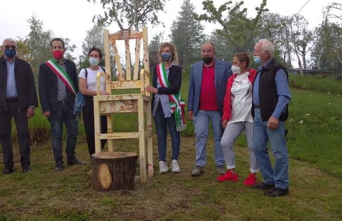 Sedie giganti al Crò