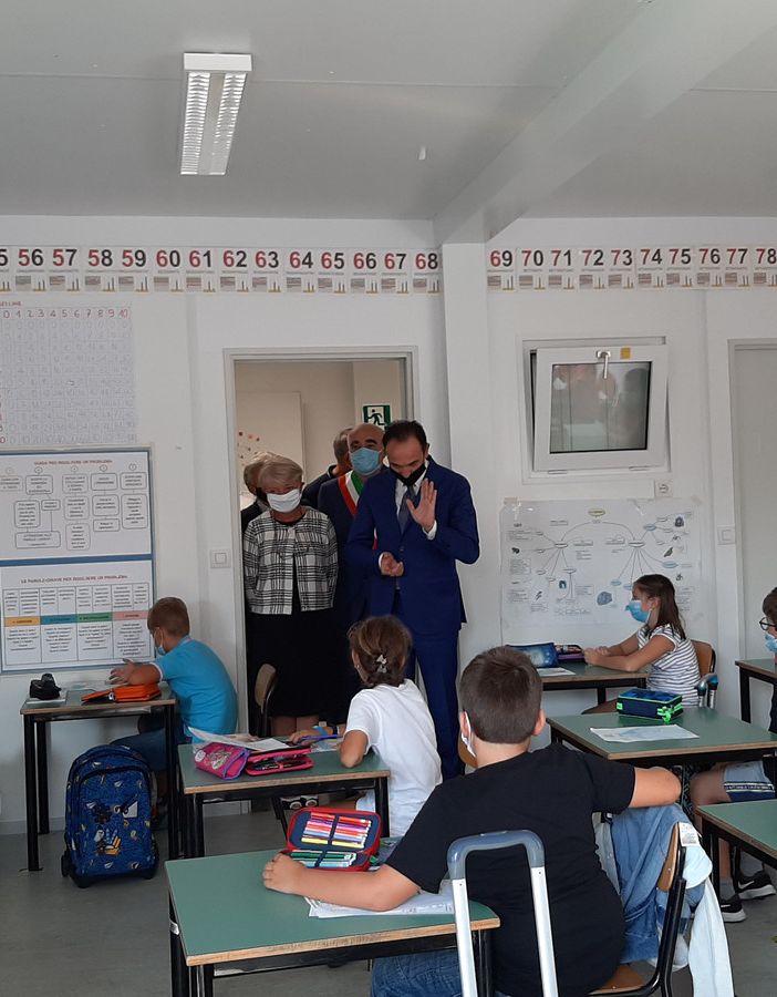 Cirio a Cumiana: «Non si può nella nostra Regione andare a scuola in container, anche se bello» (FOTO e VIDEO)