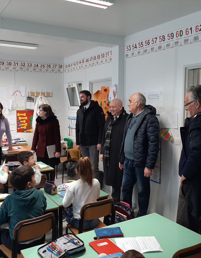 Cumiana inaugura il villaggio scolastico: «È una soluzione provvisoria che durerà qualche anno» (FOTO)