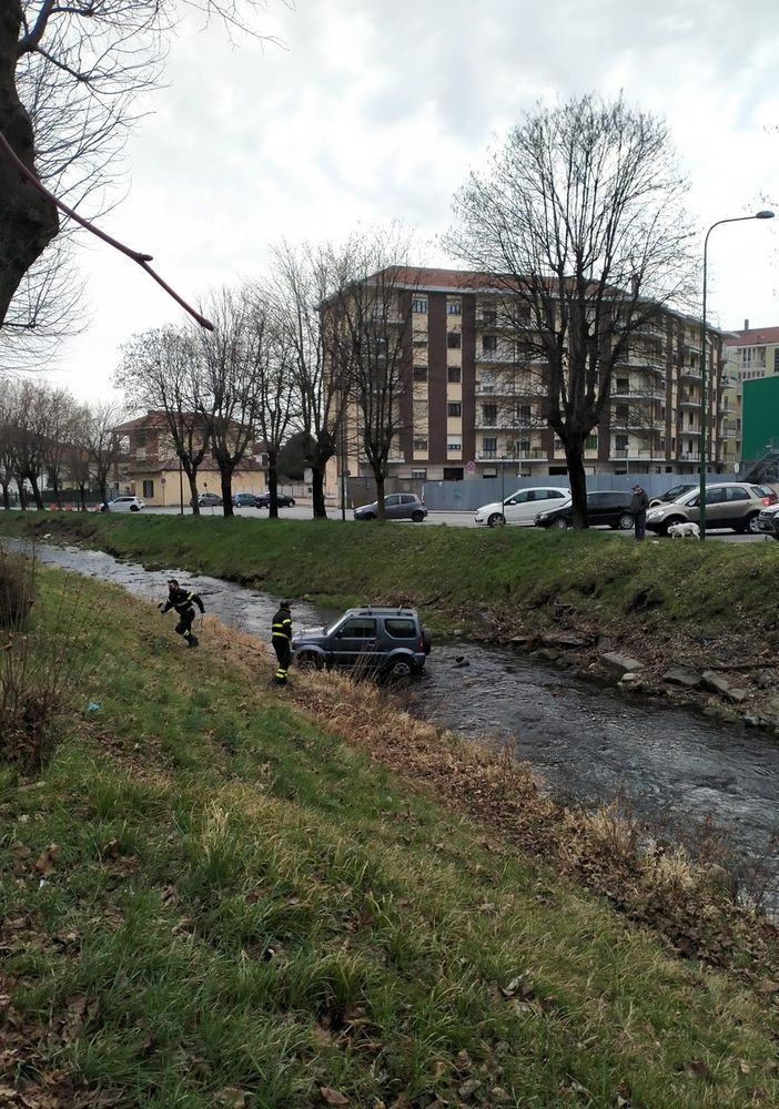 Fuoristrada finisce nel Lemina in zona ospedale a Pinerolo