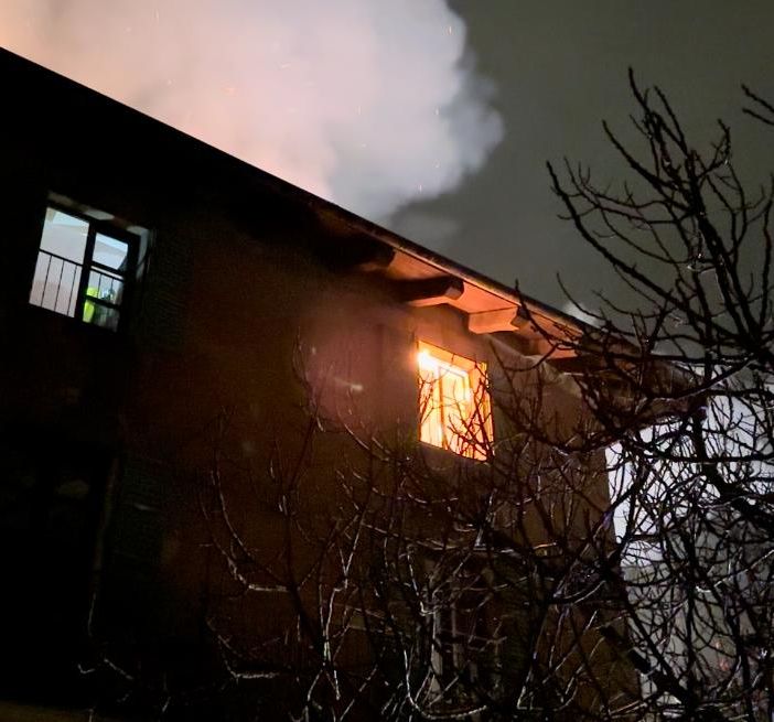 Incendio nella notte in una villa sulla collina di Luserna San Giovanni