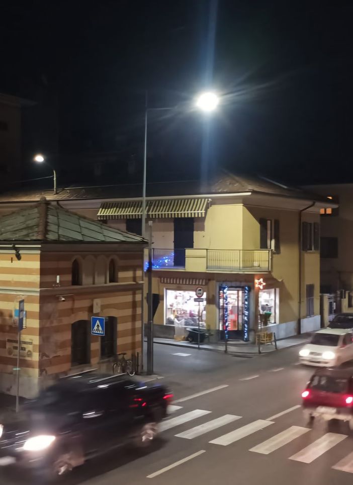 Rissa in pieno centro a Luserna San Giovanni: giovane sanguinante trova soccorso in ferramenta