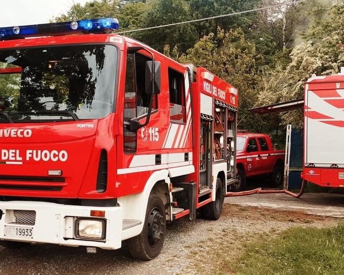 L’autopompa dei Vigili del Fuoco di Luserna San Giovanni che verrà sostituita