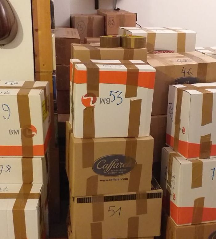 Alcuni degli scatoloni preparati da Manlio Leggieri e Andreina Baj