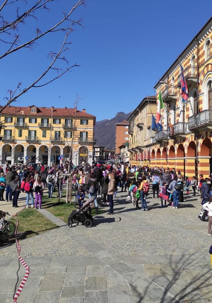 Il sit-in a Luserna San Giovanni contro la dad