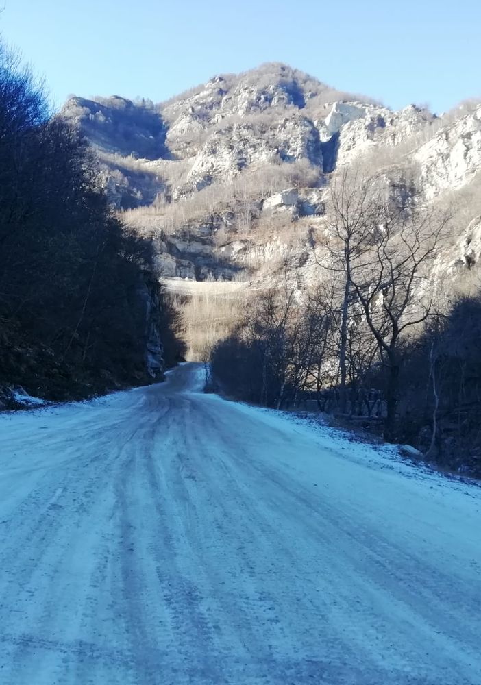La strada per le cave del vallone del Mugniva a Luserna San Giovanni