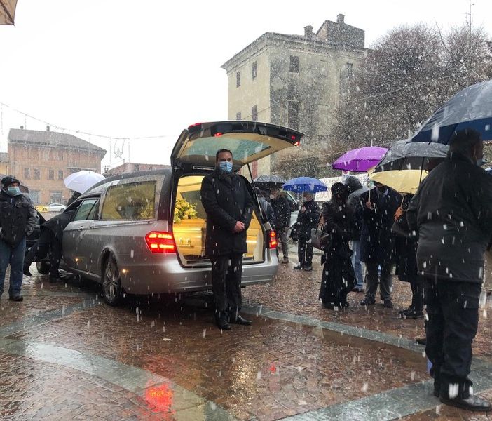 “Grazie Clemente”: l’ultimo saluto dei dipendenti Bus Company all’illuminato imprenditore del trasporto pubblico [FOTO]