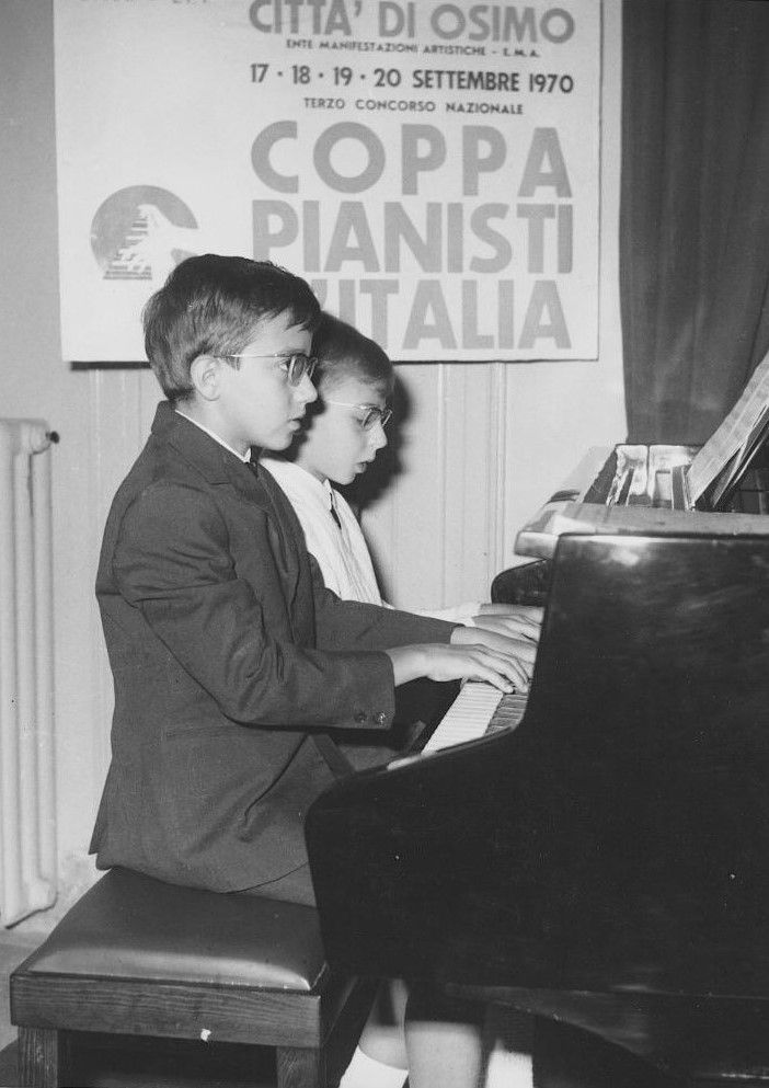 Contino e Mossotti al pianoforte nel 1970