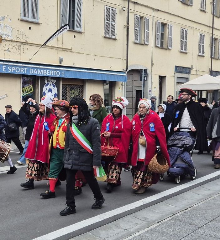 Il corteo del 22 febbraio che ha portato Gianduja a prendere le chiavi della città