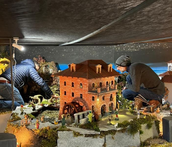 L’allestimento della ‘Mostra dei presepi’ a Pancalieri