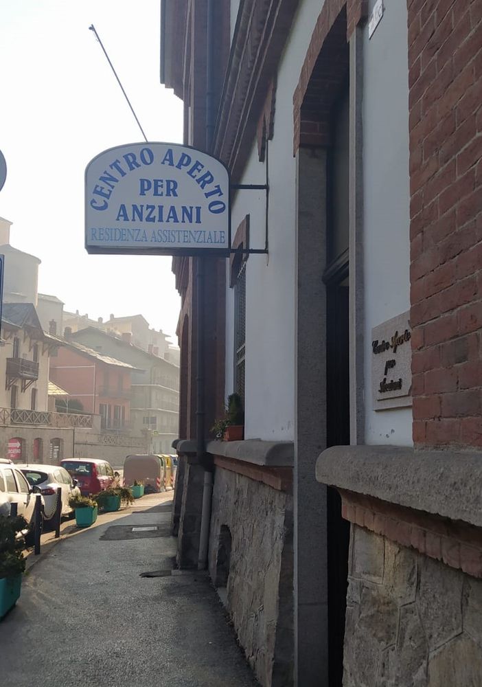 L'insegna del Centro Aperto per Anziani di Perosa Argentina