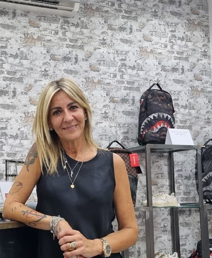 Anna Mila Ruozzo nel suo negozio di via Buniva a Pinerolo