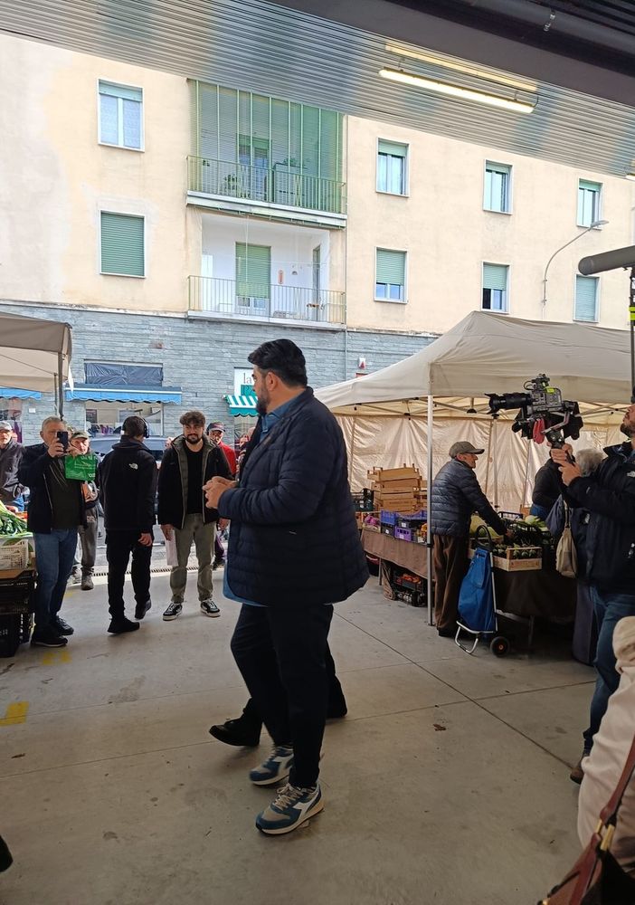 Cannavacciuolo al mercato delle cavagne in piazza Roma a Pinerolo (foto di Cinzia Consolati)