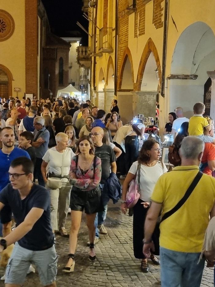 La folla nel centro storico per l’ultima edizione dell’Artigianato
